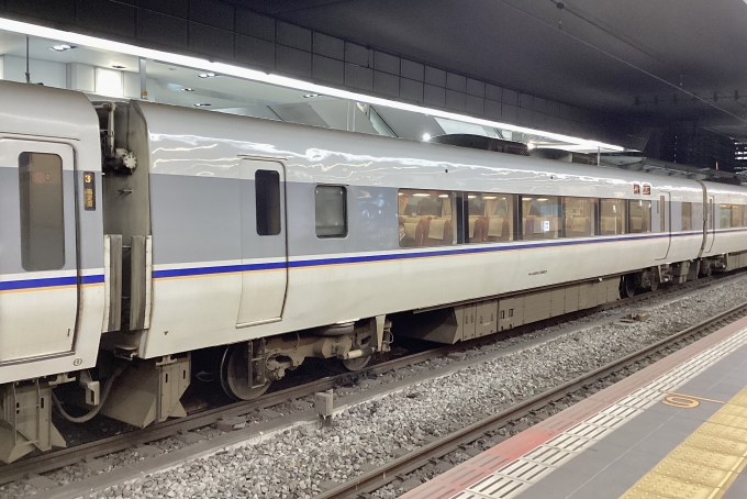 鉄道フォト・写真：JR西日本 681系電車 らくラクびわこ サハ681-2302 大阪駅 鉄道フォト・写真 by てばどめさん - 撮影日 2024/04/10 19:13