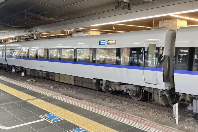 鉄道フォト・写真：JR西日本 683系電車 サンダーバード サハ682-8002 大阪駅 鉄道フォト・写真 by てばどめさん - 撮影日 2024/05/11 11:04