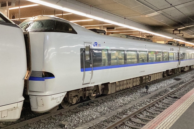 鉄道フォト・写真：JR西日本 683系電車 サンダーバード クモハ683-5508 大阪駅 鉄道フォト・写真 by てばどめさん - 撮影日 2023/05/19 06:28