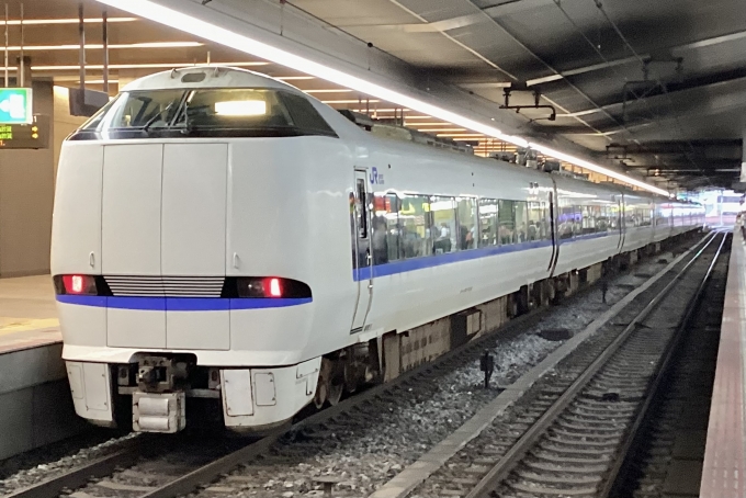 鉄道フォト・写真：JR西日本 683系電車 サンダーバード クモハ683-5509 大阪駅 鉄道フォト・写真 by てばどめさん - 撮影日 2024/07/17 18:42