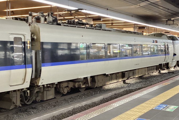 鉄道フォト・写真：JR西日本 683系電車 サンダーバード クハ682-2712 大阪駅 鉄道フォト・写真 by てばどめさん - 撮影日 2024/03/10 07:31