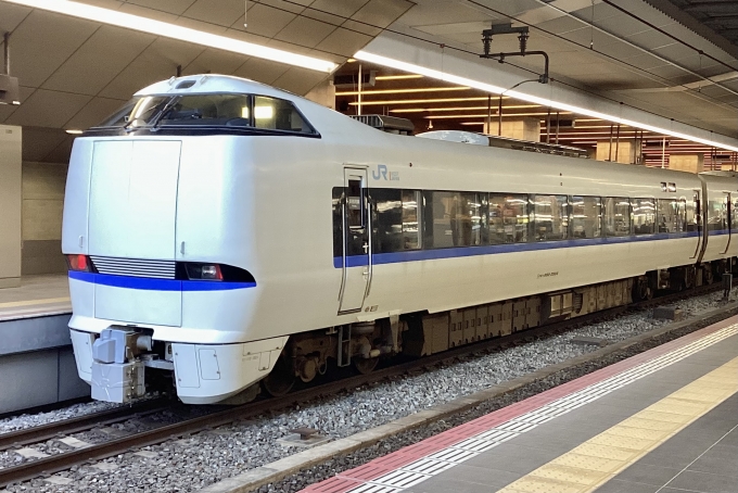 鉄道フォト・写真：JR西日本 683系電車 サンダーバード クモハ683-3524 大阪駅 鉄道フォト・写真 by てばどめさん - 撮影日 2024/03/10 07:32