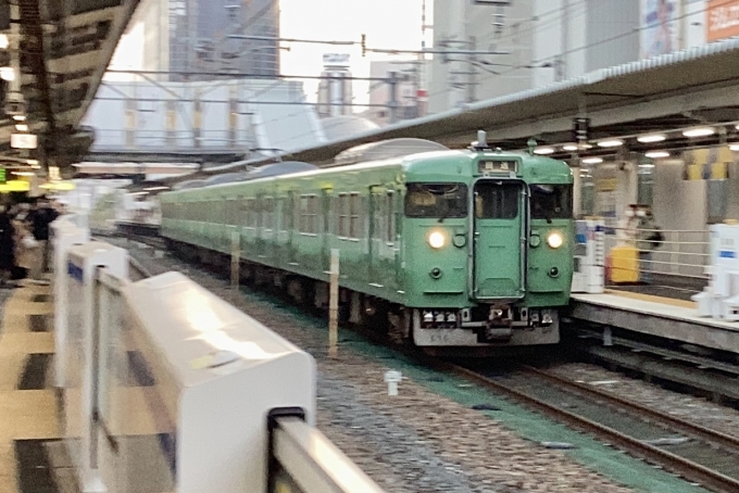 鉄道フォト・写真：JR西日本 国鉄111系電車 クハ111-7752 高槻駅 鉄道フォト・写真 by てばどめさん - 撮影日 2023/11/24 06:56