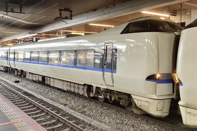 鉄道フォト・写真：JR西日本 683系電車 サンダーバード クハ682-503 大阪駅 鉄道フォト・写真 by てばどめさん - 撮影日 2023/12/27 10:39