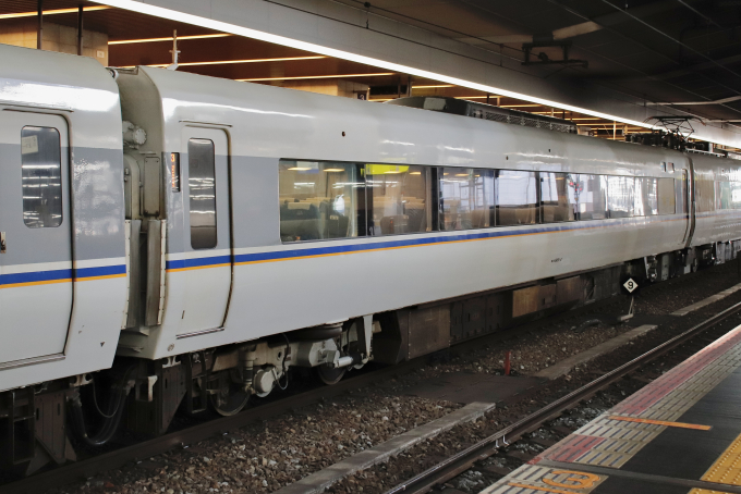 JR西日本 モハ681-4 (681系) 車両ガイド | レイルラボ(RailLab)