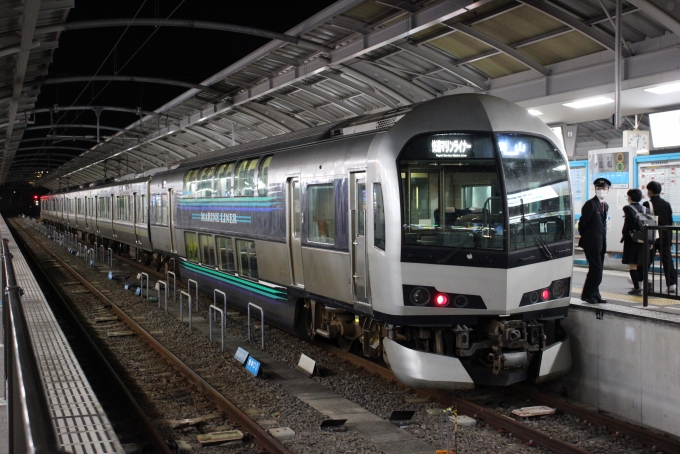 JR四国 マリンライナー(快速) 鉄道フォト・写真 by hiroshiさん ：2021年10月30日18時ごろ