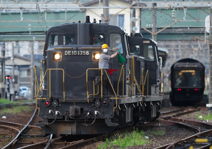 鉄道フォト・写真：JR九州 国鉄DE10形ディーゼル機関車 DE10-1756+DE10-1209 南宮崎駅 鉄道フォト・写真 by jp_sakuraさん - 撮影日 2021/07/15 16:45