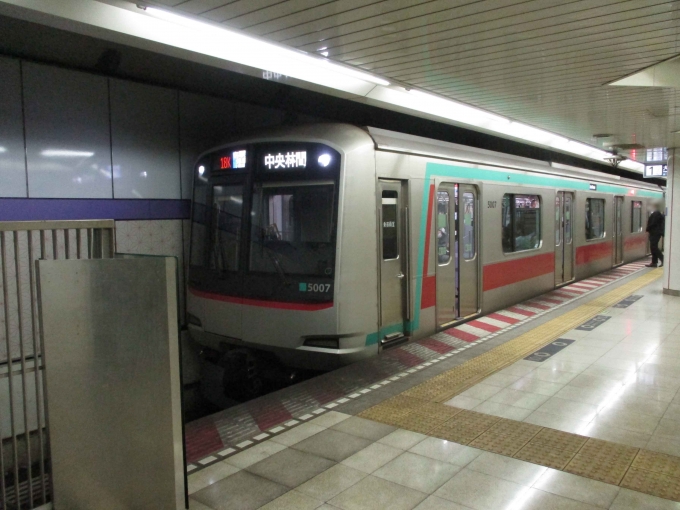 鉄道フォト・写真：東急電鉄 東急5000系電車 5007 住吉駅 (東京都|東京メトロ) 鉄道フォト・写真 by 総武本線沿線鉄道CH【活動縮小中】さん - 撮影日 2021/10/28 10:37