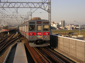 東急電鉄 TOQ-BOX 8634 鉄道フォト・写真 by 総武本線沿線鉄道CH【活動縮小中】さん 二子玉川駅：2005年03月18日07時ごろ