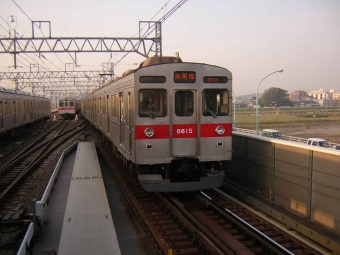 東急電鉄 東急8500系電車 8615 鉄道フォト・写真 by 総武本線沿線鉄道CH【活動縮小中】さん 二子玉川駅：2004年11月10日07時ごろ