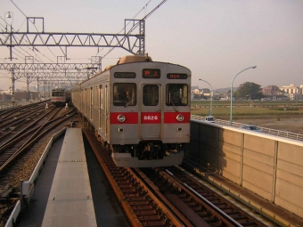 東急電鉄 東急8500系電車 8626 鉄道フォト・写真 by 総武本線沿線鉄道CH【活動縮小中】さん 二子玉川駅：2004年11月10日07時ごろ