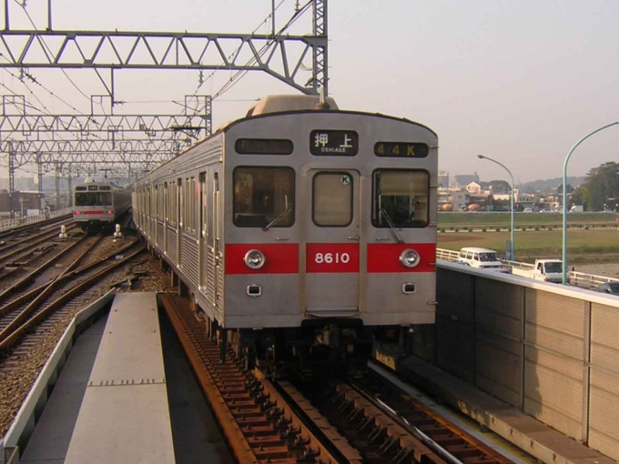 鉄道フォト・写真：東急電鉄 東急8500系電車 サークルK 8610 二子玉川駅 鉄道フォト・写真 by 総武本線沿線鉄道CH【活動縮小中】さん - 撮影日 2004/11/10 08:08