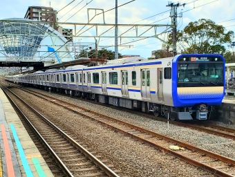 JR東日本E235系電車 鉄道フォト・写真 by スカイアクセスライナーさん 酒々井駅：2021年03月04日13時ごろ