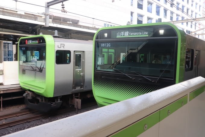 JR東日本E235系電車 鉄道フォト・写真 by フレッシュマリオさん 池袋駅 (JR)：2021年10月16日09時ごろ
