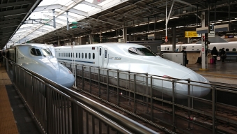 JR西日本 N700系新幹線電車 鉄道フォト・写真 by フレッシュマリオさん 新大阪駅 (JR)：2021年12月30日11時ごろ