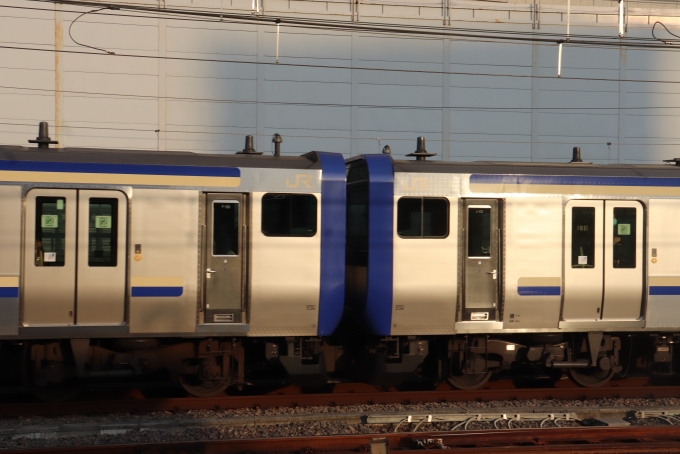 JR東日本E235系電車 鉄道フォト・写真 by フレッシュマリオさん 品川駅 (JR)：2022年03月12日16時ごろ
