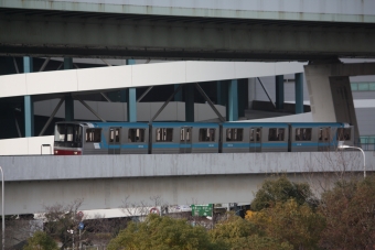 大阪メトロ ニュートラム100A系 鉄道フォト・写真 by フレッシュマリオさん 南港東駅：2017年12月31日11時ごろ