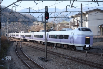 JR東日本E351系電車 鉄道フォト・写真 by フレッシュマリオさん 鳥沢駅：2014年12月25日12時ごろ