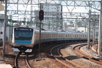 JR東日本E233系電車 鉄道フォト・写真 by フレッシュマリオさん 新子安駅：2012年02月09日11時ごろ