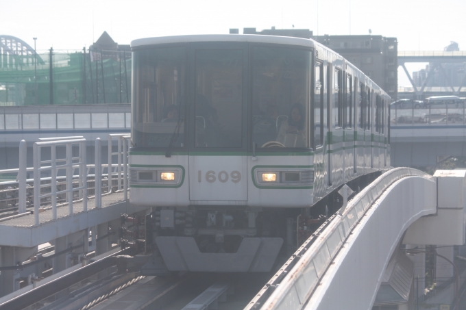 鉄道フォト・写真：神戸新交通1000型電車 1609 魚崎駅 (神戸新交通) 鉄道フォト・写真 by フレッシュマリオさん - 撮影日 2016/12/25 11:43