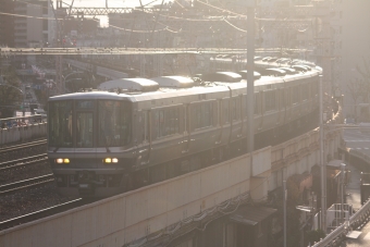 JR西日本 クモハ223形 クモハ223-2072 鉄道フォト・写真 by フレッシュマリオさん 元町駅 (兵庫県|JR)：2016年12月27日16時ごろ