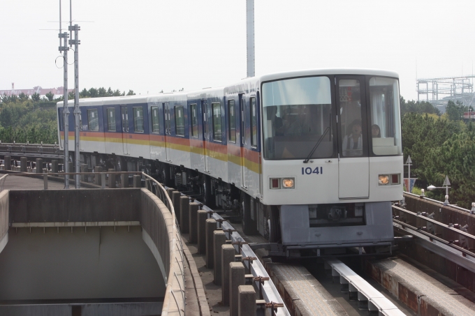 鉄道フォト・写真：横浜シーサイドライン 横浜新都市交通1000形電車 1041 八景島駅 鉄道フォト・写真 by フレッシュマリオさん - 撮影日 2010/09/14 11:06