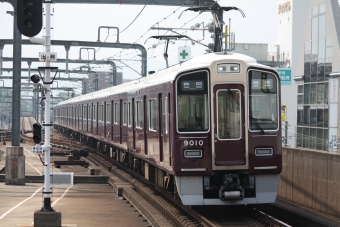 阪急電鉄 阪急9000形(Mc) 9010 鉄道フォト・写真 by フレッシュマリオさん 豊中駅：2016年06月20日14時ごろ