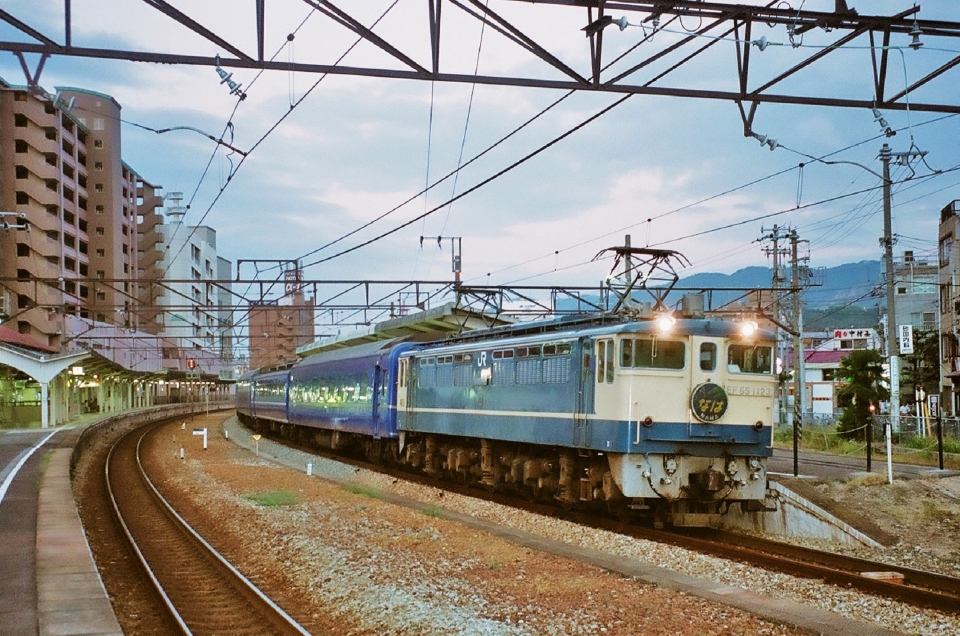 鉄道フォト・写真(拡大)：JR西日本 国鉄EF65形電気機関車 なは EF65-1123 尾道駅 鉄道フォト・写真 by ナカシマさん - 撮影日 2005/09/01 00:00