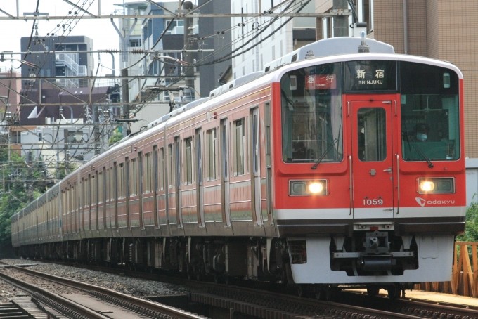 小田急電鉄 小田急1000形電車 1059 南新宿駅 鉄道フォト 写真 By 日の丸弁当さん レイルラボ Raillab