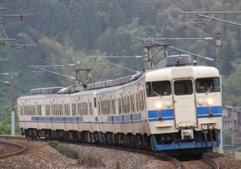 JR西日本 国鉄413系電車 鉄道フォト・写真 by Kazoo8021さん 倶利伽羅駅 (IRいしかわ)：2011年06月18日07時ごろ