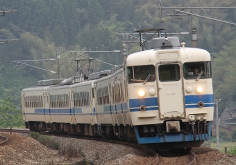 JR西日本 国鉄413系電車 鉄道フォト・写真 by Kazoo8021さん 倶利伽羅駅 (IRいしかわ)：2011年06月18日16時ごろ