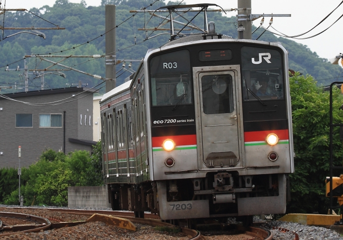 JR四国7200形(Mc) 7203 鉄道フォト・写真 by Kazoo8021さん 多度津駅：2018年06月10日11時ごろ