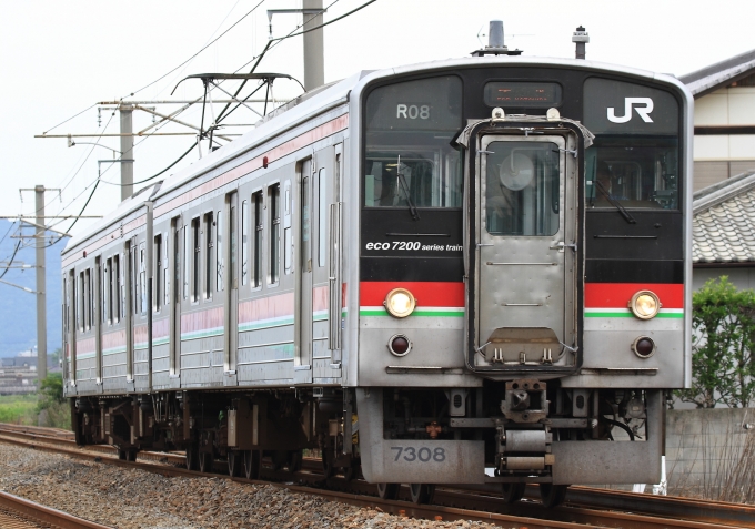JR四国7300形(Tc) 7308 鉄道フォト・写真 by Kazoo8021さん 多度津駅：2018年06月10日12時ごろ