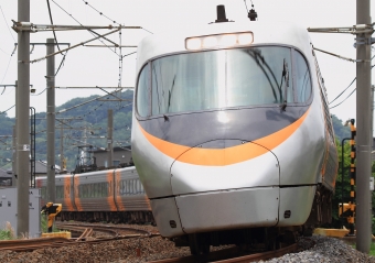 JR四国8000系電車 いしづち(特急) 鉄道フォト・写真 by Kazoo8021さん 多度津駅：2018年06月10日12時ごろ