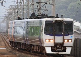 JR四国8000系電車 いしづち(特急) 鉄道フォト・写真 by Kazoo8021さん 坂出駅：2018年06月10日15時ごろ