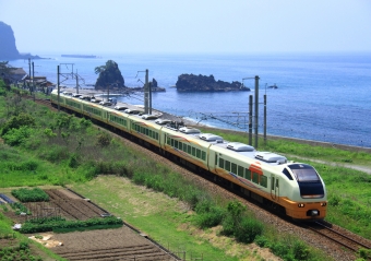 JR東日本E653系電車 クロE652(Tsc`) いなほ(特急) 鉄道フォト・写真 by Kazoo8021さん 勝木駅：2016年05月28日12時ごろ