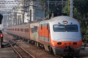台湾鉄路管理局E1000型電車 E1030 鉄道フォト・写真 by Kazoo8021さん ：2024年03月16日08時ごろ