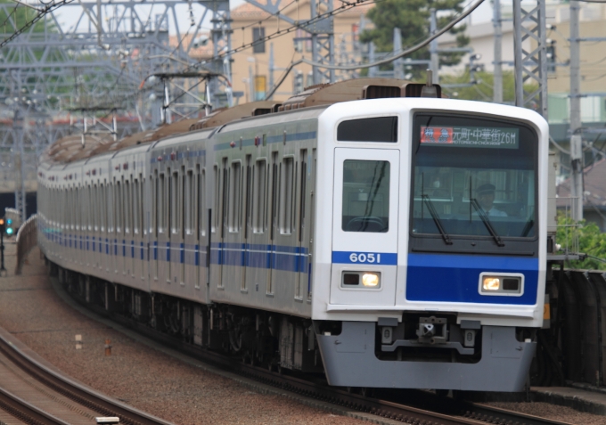 西武鉄道 西武クハ6000形 6051 鉄道フォト・写真 by Kazoo8021さん 多摩川駅：2013年05月01日14時ごろ