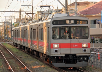 東急電鉄 東急デハ1310形 1324 鉄道フォト・写真 by Kazoo8021さん 鵜の木駅：2012年10月27日15時ごろ