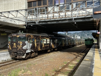 JR西日本 クハ111形 クハ111-7704 鉄道フォト・写真 by ポムフリットさん 貴生川駅 (JR)：2020年08月10日07時ごろ