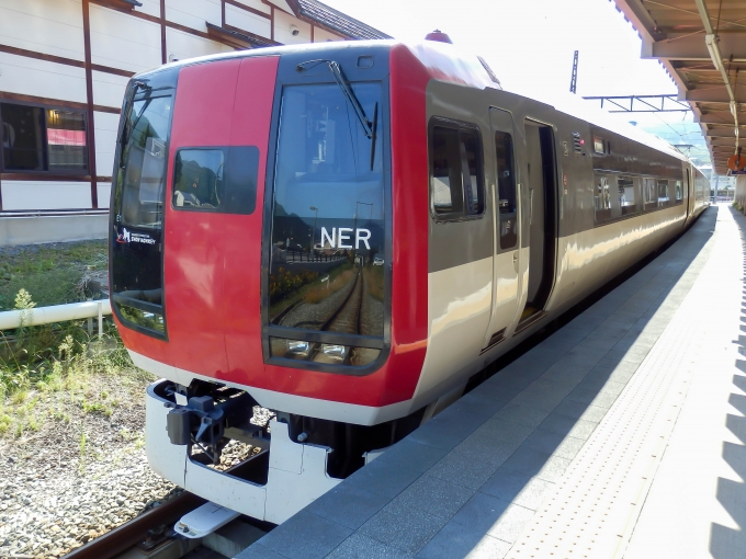 鉄道フォト・写真：長野電鉄2100系電車 A特急 デハ2111 湯田中駅 鉄道フォト・写真 by さんたかさん - 撮影日 2016/09/03 09:59