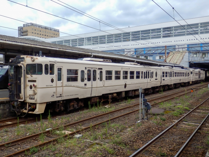 JR九州 国鉄キハ40系気動車 指宿のたまて箱 キハ47 8060 鹿児島中央駅 鉄道フォト・写真 by さんたかさん | レイルラボ(RailLab)