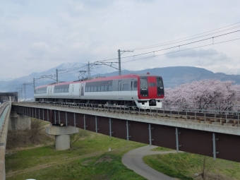 長野電鉄デハ2110形 デハ2111 鉄道フォト・写真 by 急行「志賀」さん 村山駅 (長野県)：2019年04月19日09時ごろ