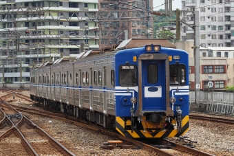 台湾鉄路管理局 EMU500型 EM517 鉄道フォト・写真 by わんべあさん ：2019年07月28日11時ごろ