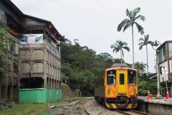 台湾鉄路管理局 DRC1000型 DRC1035 鉄道フォト・写真 by わんべあさん ：2014年06月30日15時ごろ