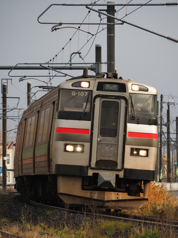 鉄道フォト・写真：JR北海道731系電車  クハ731-107 篠路駅 鉄道フォト・写真 by ここはどこ？さん - 撮影日 2021/11/07 08:58