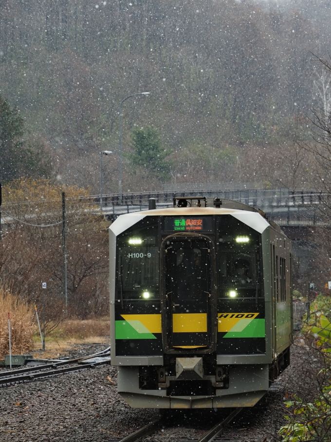 JR北海道 H100形 H100-9 鉄道フォト・写真 by ここはどこ？さん 塩谷駅：2022年11月27日08時ごろ