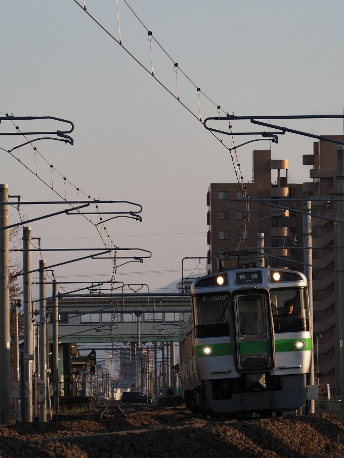 鉄道フォト・写真：JR北海道721系電車  クハ721-2009 篠路駅 鉄道フォト・写真 by ここはどこ？さん - 撮影日 2024/05/03 17:36