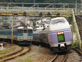 JR東日本E351系電車 鉄道フォト・写真 by もりもりさん 相模湖駅：2010年10月17日08時ごろ