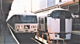 JR東日本215系電車 快速アクティー 鉄道フォト・写真 by もりもりさん 東京駅 (JR)：1995年06月04日12時ごろ